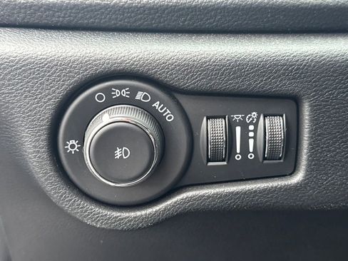 Used 2024 Chrysler Pacifica Limited w/ S Appearance Package image 34