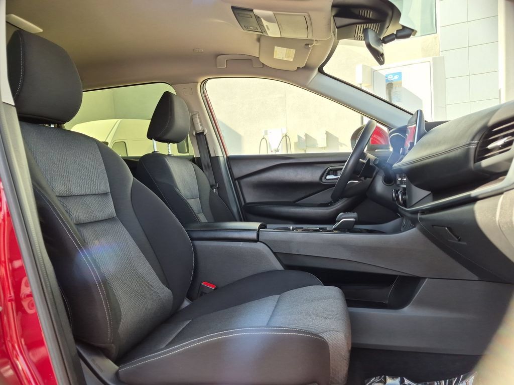 Used 2024 Nissan Rogue SV FWD image 17