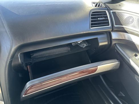 Used 2018 Ford Explorer Platinum image 19