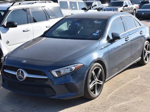 Used 2022 Mercedes-Benz A 220 image 1