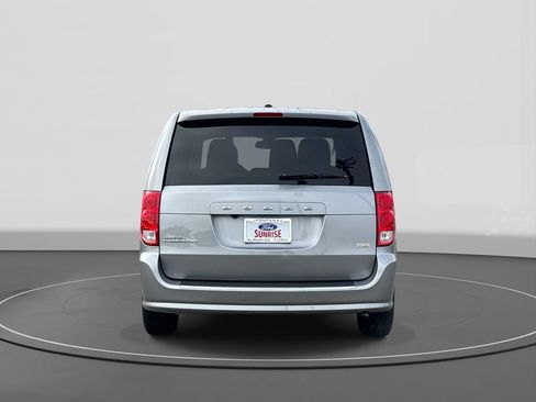 Used 2018 Dodge Grand Caravan SE w/ UConnect Hands-Free Group image 6