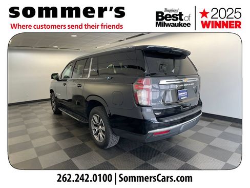 Used 2022 Chevrolet Suburban LT w/ LT Signature Plus Package AWD/4WD image 3