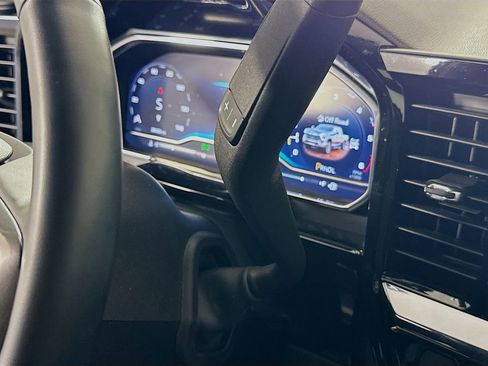 Used 2024 Chevrolet Silverado 2500 ZR2 w/ Technology Package image 19