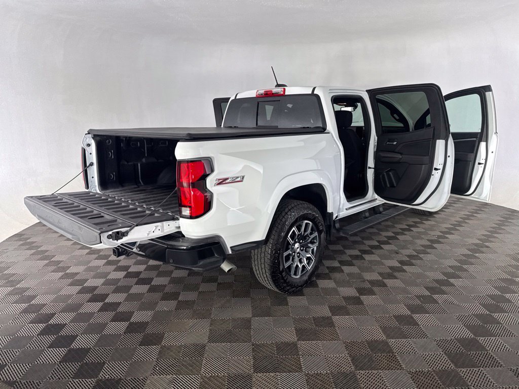 Used 2025 Chevrolet Colorado Z71 w/ Technology Package AWD/4WD image 15