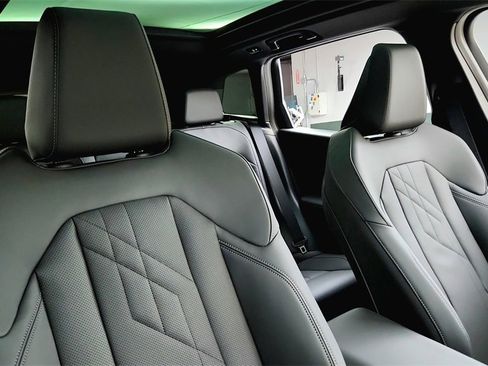 Used 2025 BMW X3 xDrive30i w/ Convenience Package image 37