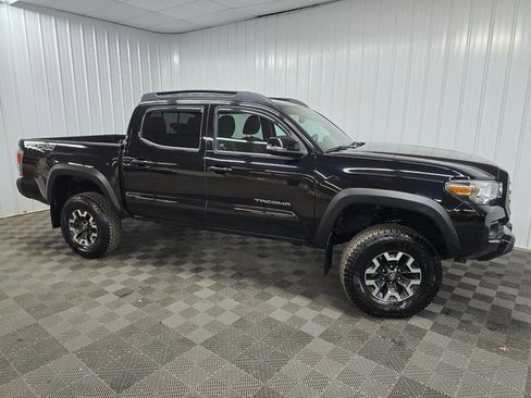 Used 2020 Toyota Tacoma TRD Off-Road image 1