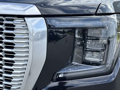 Used 2022 GMC Yukon Denali AWD/4WD image 6
