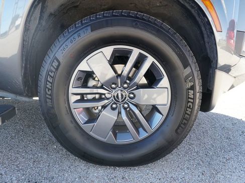 Used 2025 Nissan Frontier SV image 5