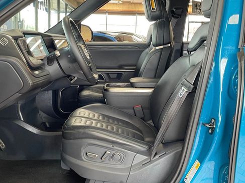 Used 2022 Rivian R1T Adventure image 18