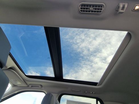 New 2025 Ford Expedition Active image 9