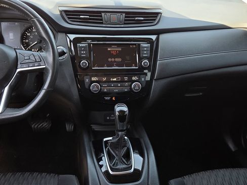 Used 2018 Nissan Rogue SV AWD/4WD image 10