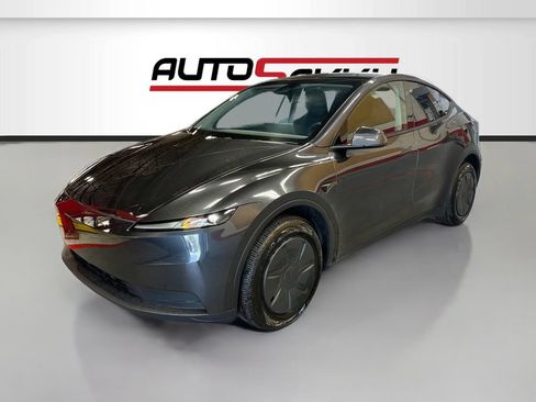 Used 2026 Tesla Model Y 2WD image 3