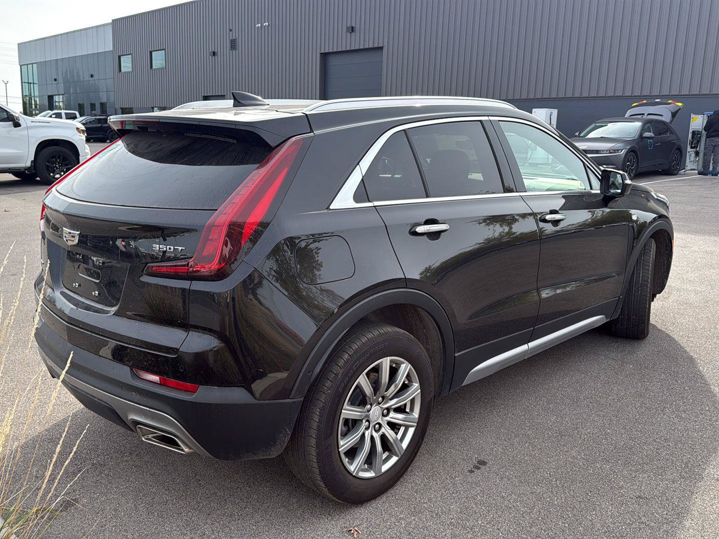 Used 2022 Cadillac XT4 Premium Luxury w/ Sun And Sound Package AWD/4WD image 3