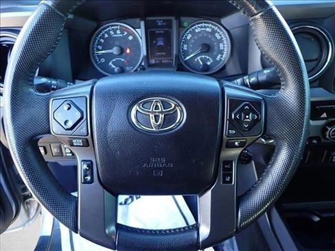 Used 2020 Toyota Tacoma TRD Off-Road image 11