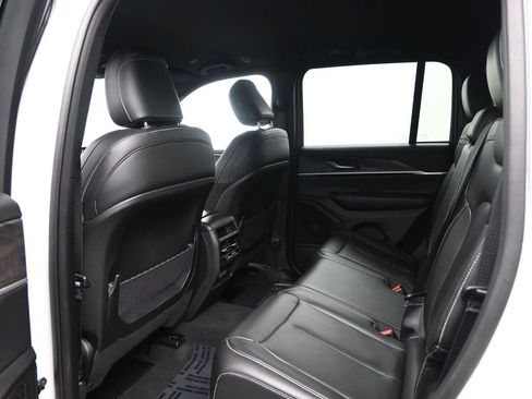 Used 2025 Jeep Grand Cherokee Limited image 29