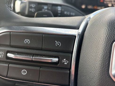 Used 2025 GMC Acadia Elevation image 18