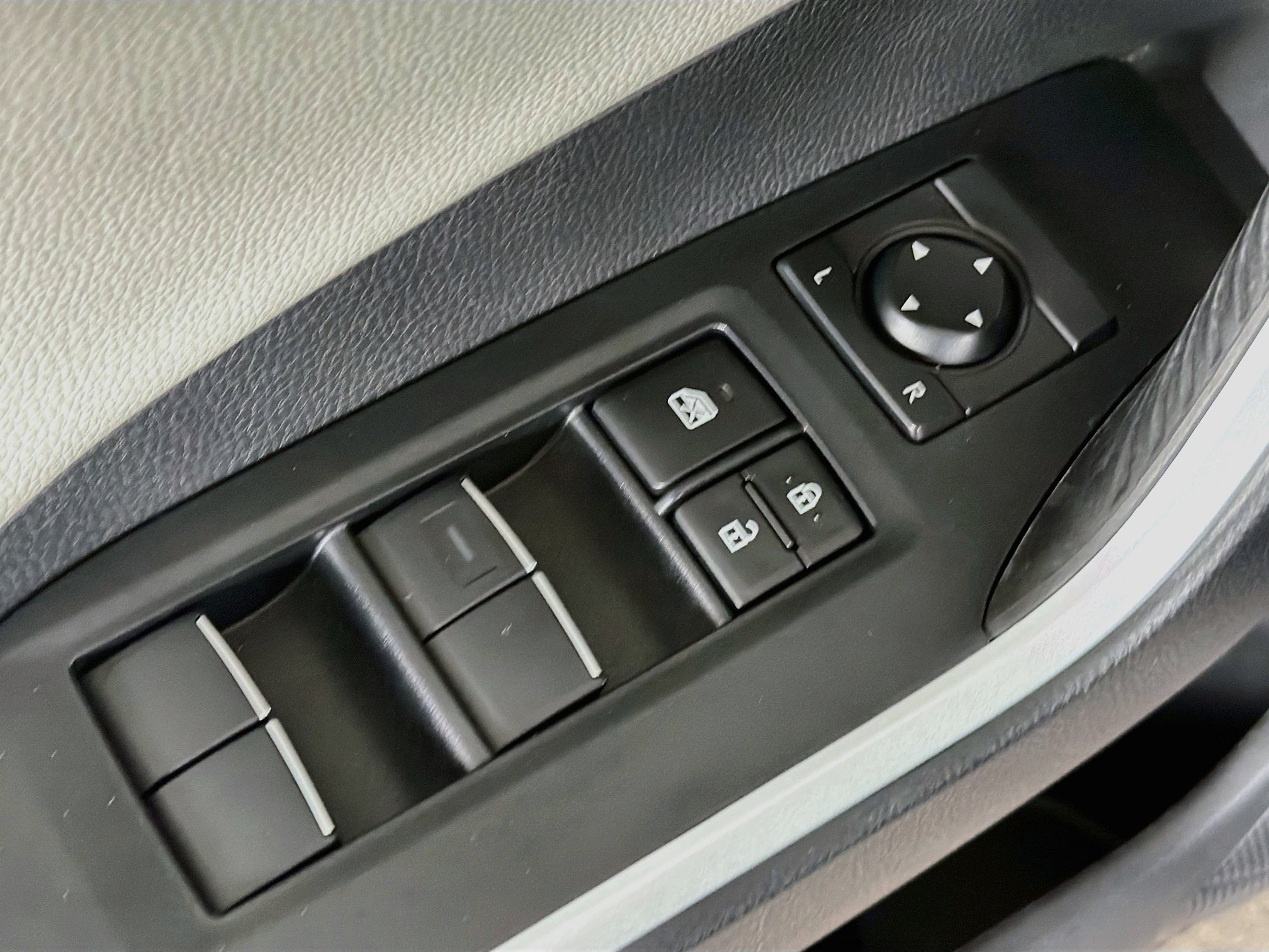 Used 2020 Toyota RAV4 Limited AWD/4WD image 15