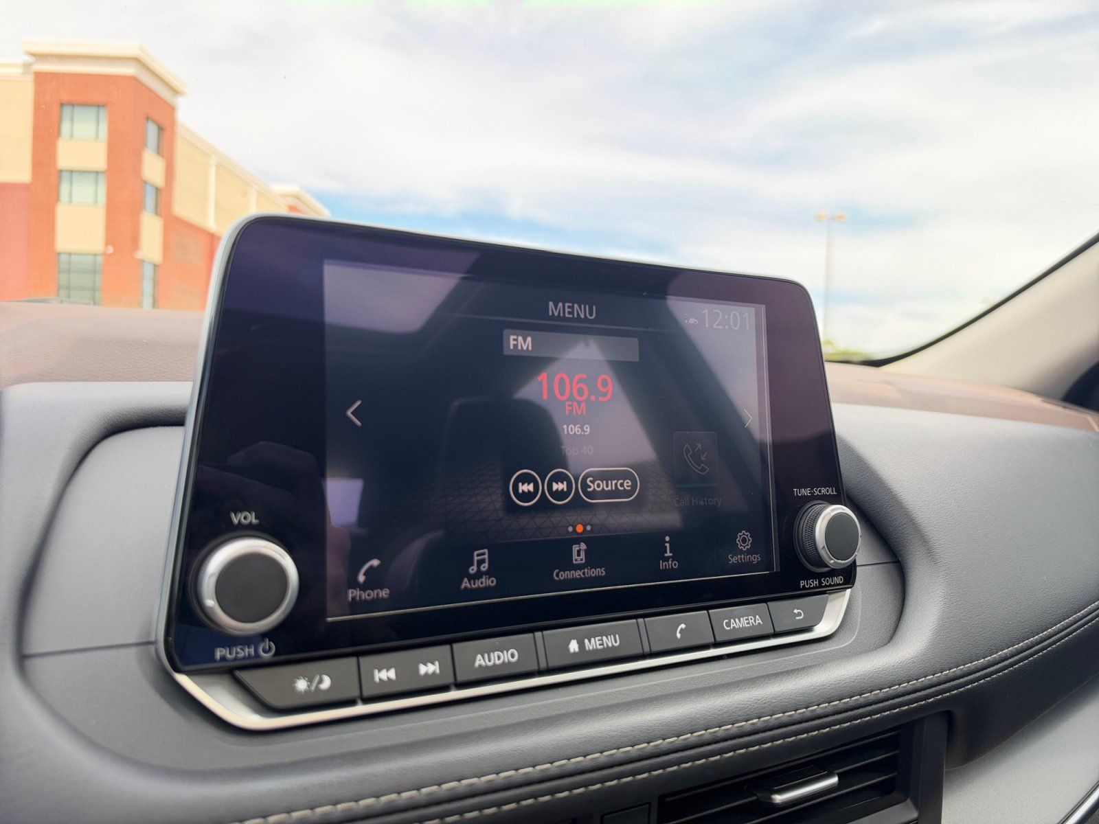 Used 2023 Nissan Rogue SV w/ SV Premium B Package FWD image 24
