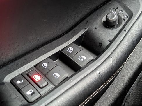 Used 2023 Jeep Grand Cherokee Limited w/ Black Appearance Package image 21