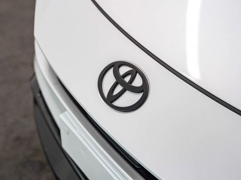 Used 2024 Toyota Prius Prime FWD image 8
