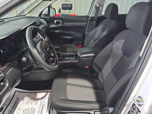 Used 2023 Kia Sorento LX FWD image 11