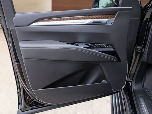 Certified 2025 Cadillac Escalade Sport Platinum w/ LPO, ONYX Package AWD/4WD image 23