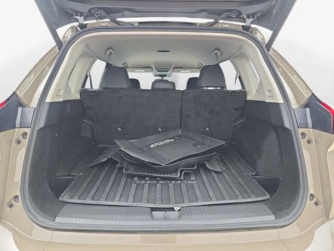 Used 2025 Nissan Rogue SV AWD/4WD image 29