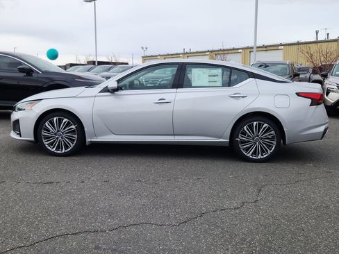 New 2025 Nissan Altima 2.5 SL image 2