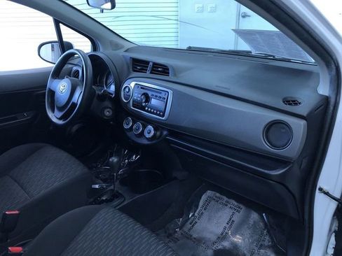 Used 2014 Toyota Yaris L image 22