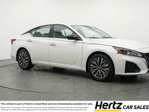 Used 2025 Nissan Altima 2.5 SV image 1