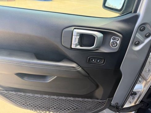 Used 2018 Jeep Wrangler Unlimited Sahara w/ Cold Weather Group AWD/4WD image 19