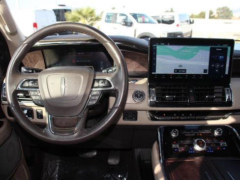 Certified 2023 Lincoln Navigator Reserve AWD/4WD image 12