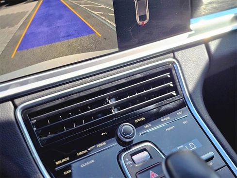 Used 2023 Porsche Panamera 4 Platinum Edition image 29