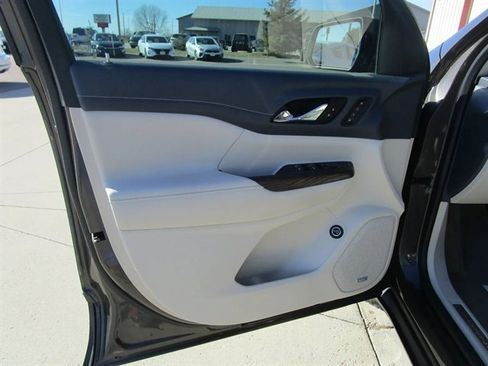 Used 2020 GMC Acadia Denali w/ Technology Package image 10