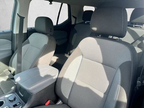 Used 2021 Chevrolet Traverse LT image 16