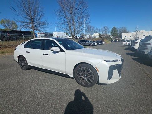 Certified 2025 BMW 750e xDrive image 2