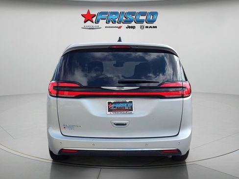 Certified 2024 Chrysler Pacifica Touring-L image 6