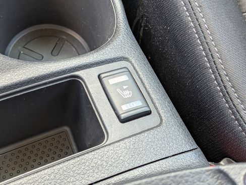 Used 2019 Nissan Rogue SV AWD/4WD image 32