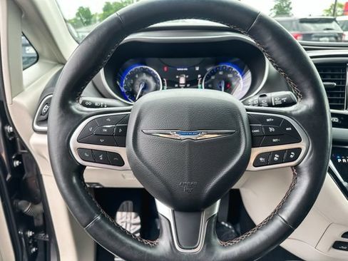 Used 2020 Chrysler Pacifica Touring-L Plus w/ Advanced Safetytec Group FWD image 16