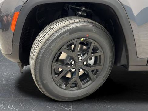 New 2026 Jeep Grand Cherokee Altitude AWD/4WD image 29