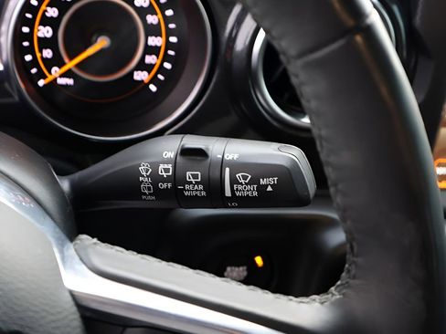 Used 2021 Jeep Wrangler Unlimited Sahara image 35