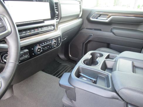 Used 2024 Chevrolet Silverado 1500 LT w/ Convenience Package II RWD image 18