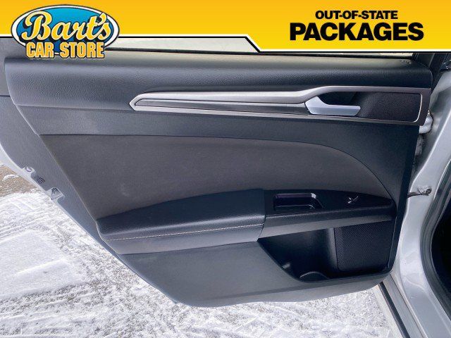 Used 2017 Ford Fusion SE w/ Equipment Group 201A FWD image 18