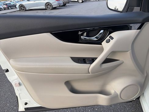 Used 2022 Nissan Rogue Sport SV image 10