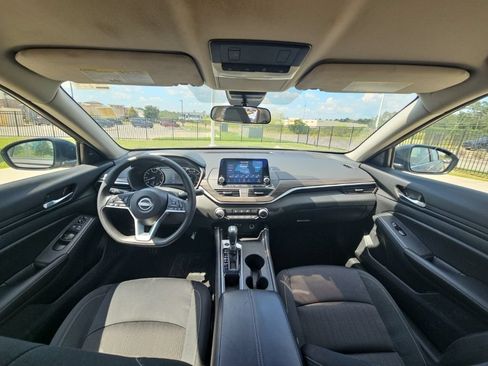 Used 2025 Nissan Altima 2.5 SV FWD image 26