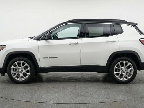 Used 2025 Jeep Compass Limited image 5