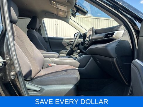 Used 2023 Toyota Highlander L FWD image 18