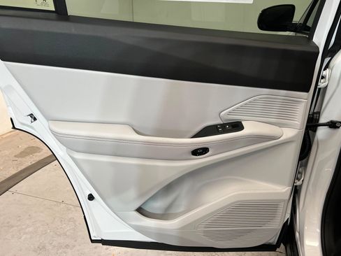 New 2026 Jeep Cherokee Limited AWD/4WD image 18