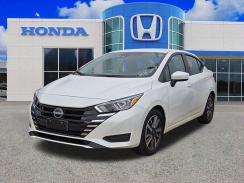 Used 2024 Nissan Versa SV FWD image 3