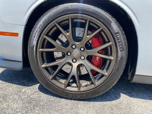 Used 2016 Dodge Challenger SRT Hellcat RWD image 11